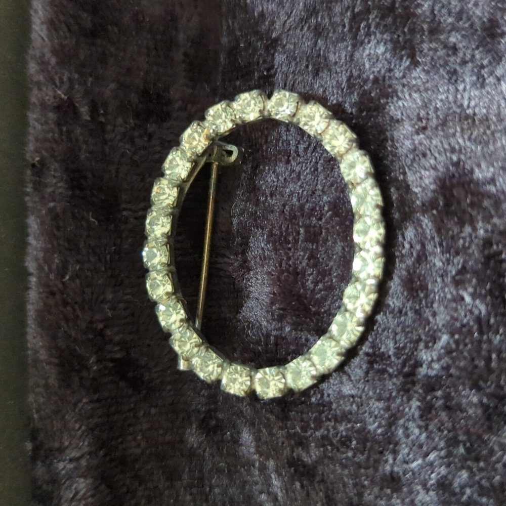 Unmarked Vintage Silver Toned Rhinestone Prong Set Brooch